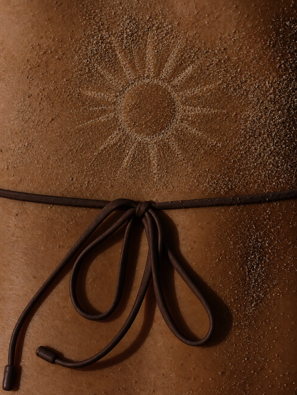 Detail jemného bronzového odtieňa